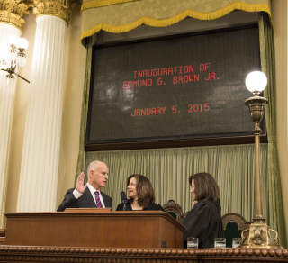 Governor Jerry Brown takes the Oath of Office  administered by California Supreme Court Chief Justice Tani Cantil-Sakauye, with California First Lady Anne Gust Brown (center).